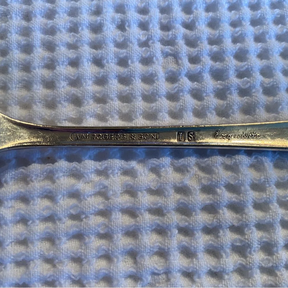Lot of 5 WM Rogers & Son IS Silverplated Forks in 